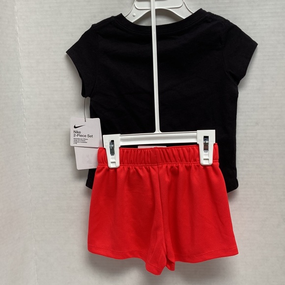 Nike Girls 2 Piece Set Siren Red Shorts Black T-Shirt Toddler - Picture 4 of 5